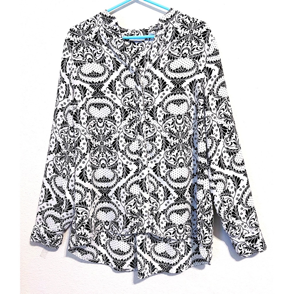 New York and Company Black and White Long Sleeve Button Up Blouse Size M